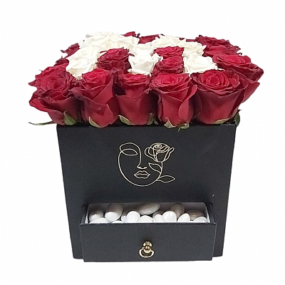 Çekmeceli Siyah Kutuda Güller ile Harf