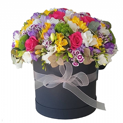 Kutuda Rengarenk Mevsim Çiçekleri